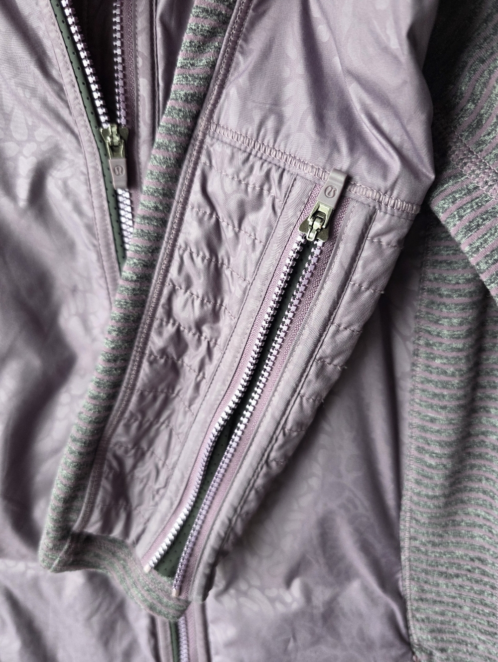 Lululemon Rebel Runner Jacket Petal Camo Embossed Purple Fog Colorway W4E86S - Picture 7 of 9